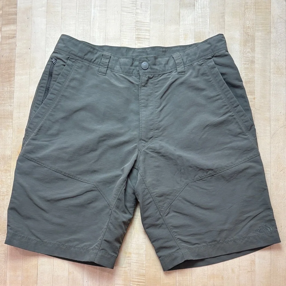 The North Face Shorts Men's Size 36 Green‎ Cargo Hiking Outdoor