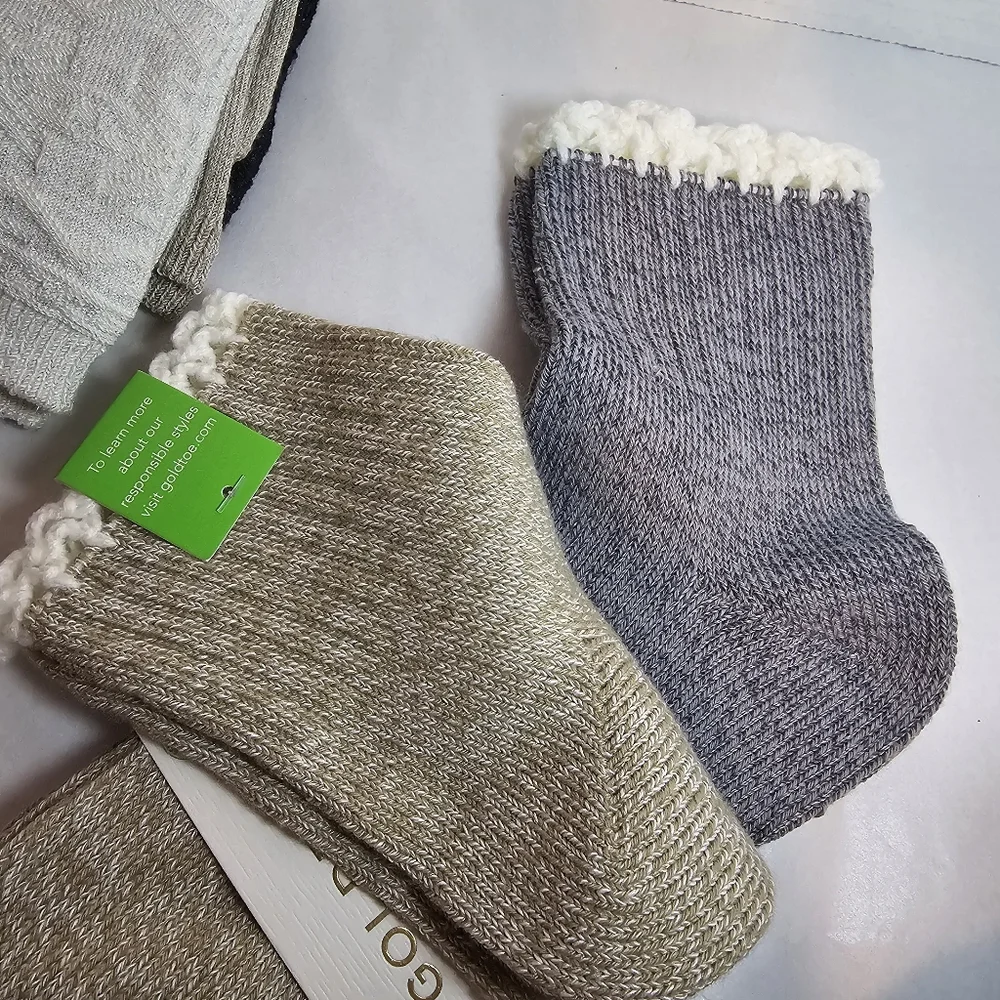 2 Packages GOLD TOE Holiday & Lodge Collection Socks SIZE 6-9 (5 Pair Total)