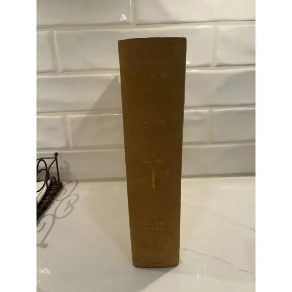 Vtg 1960s The HOLY‎ BIBLE KJV King James Large Off White Full Color Illustrated