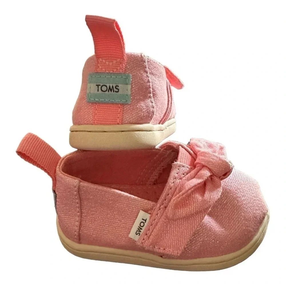 Toms put bow