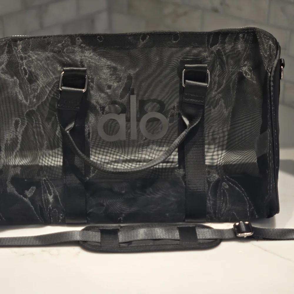 ALO Yoga its black