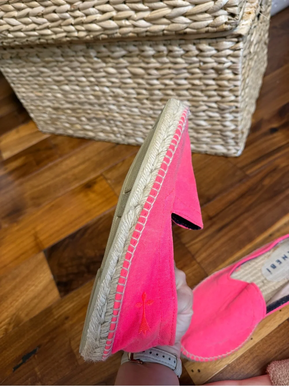 Manebi lightweight luxury