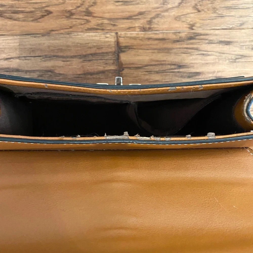 Unbranded structured satchel