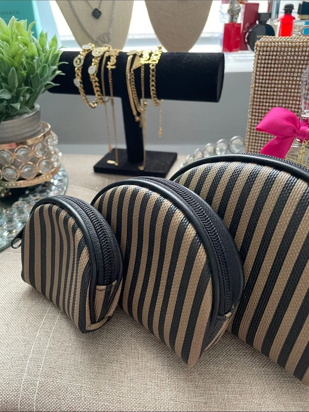 Unbranded versatile piece