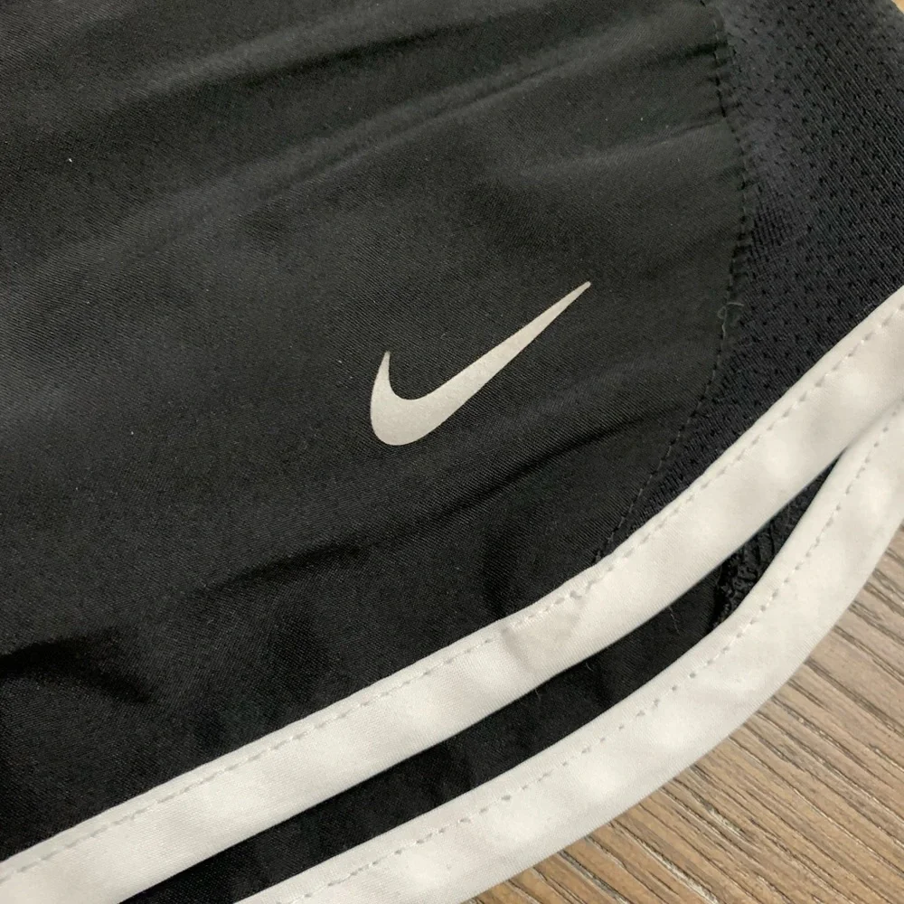 Nike black white