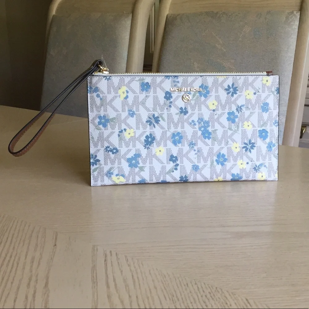 Michael Kors zippered closure