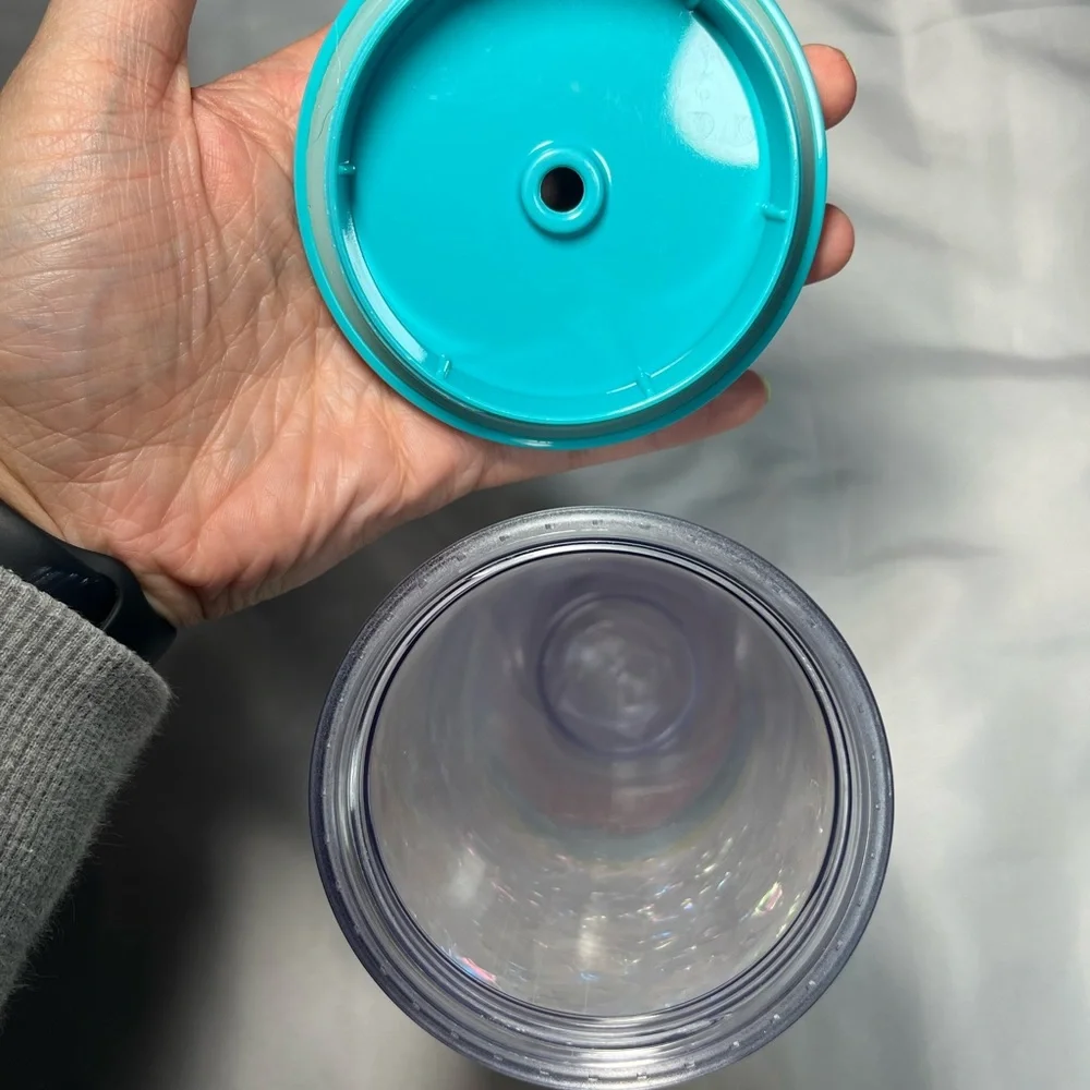 Starbucks lid multicolor are