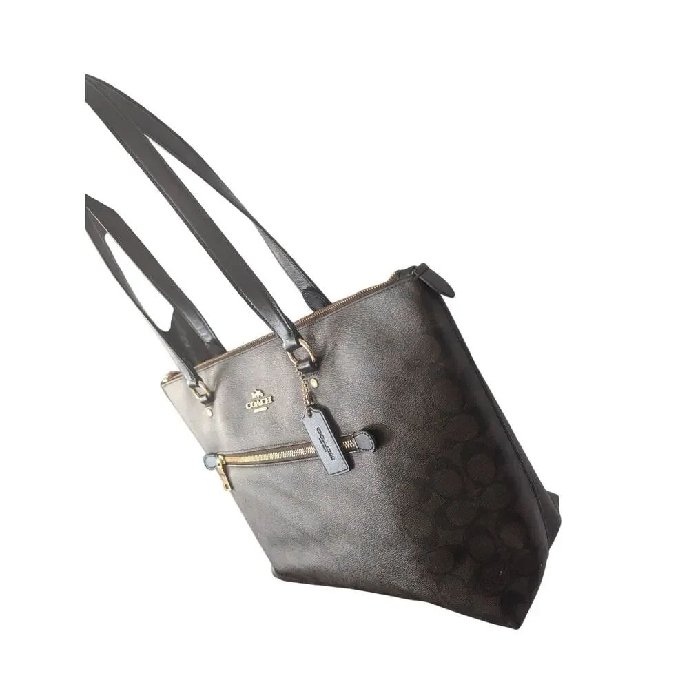 Coach classic versatile
