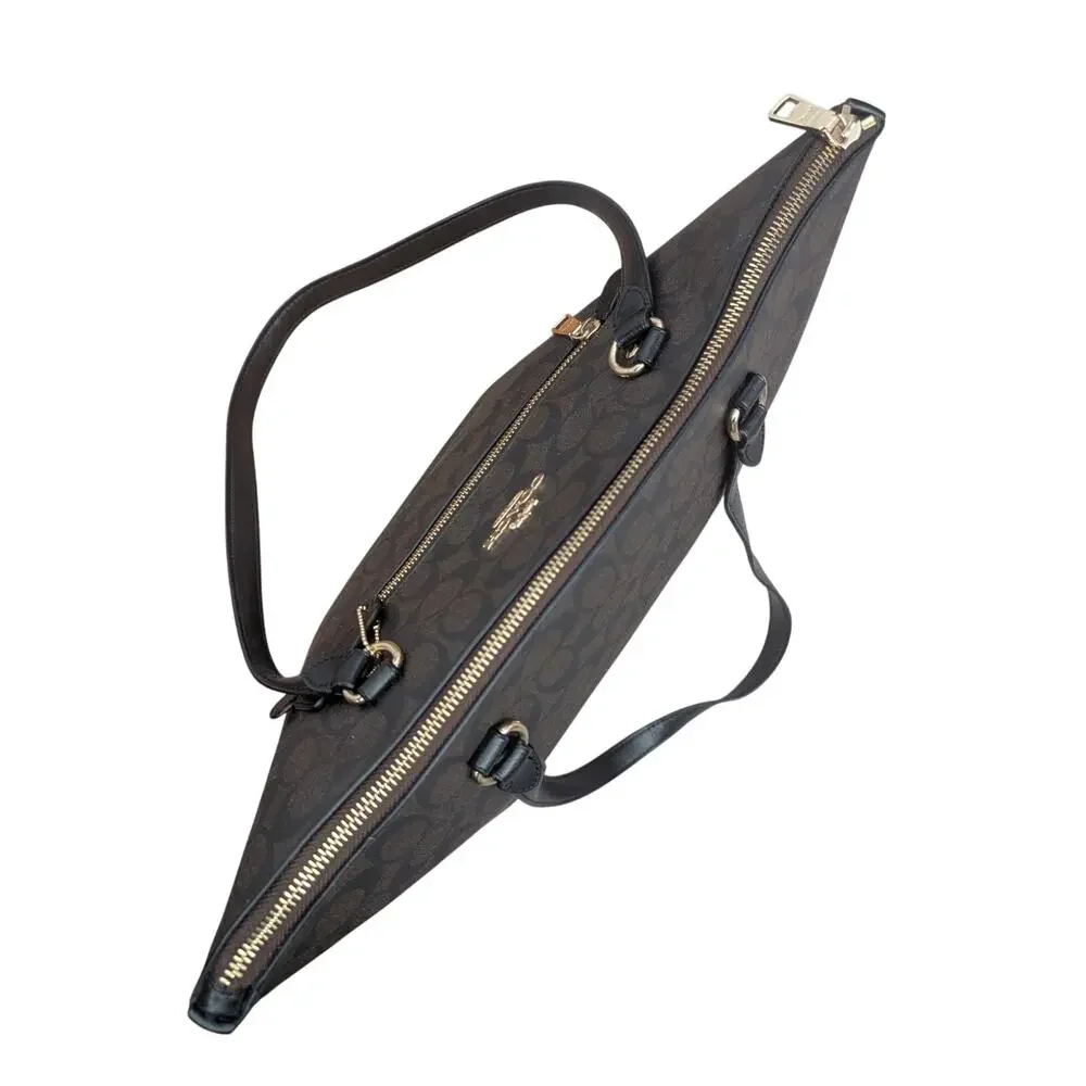 Coach classic versatile
