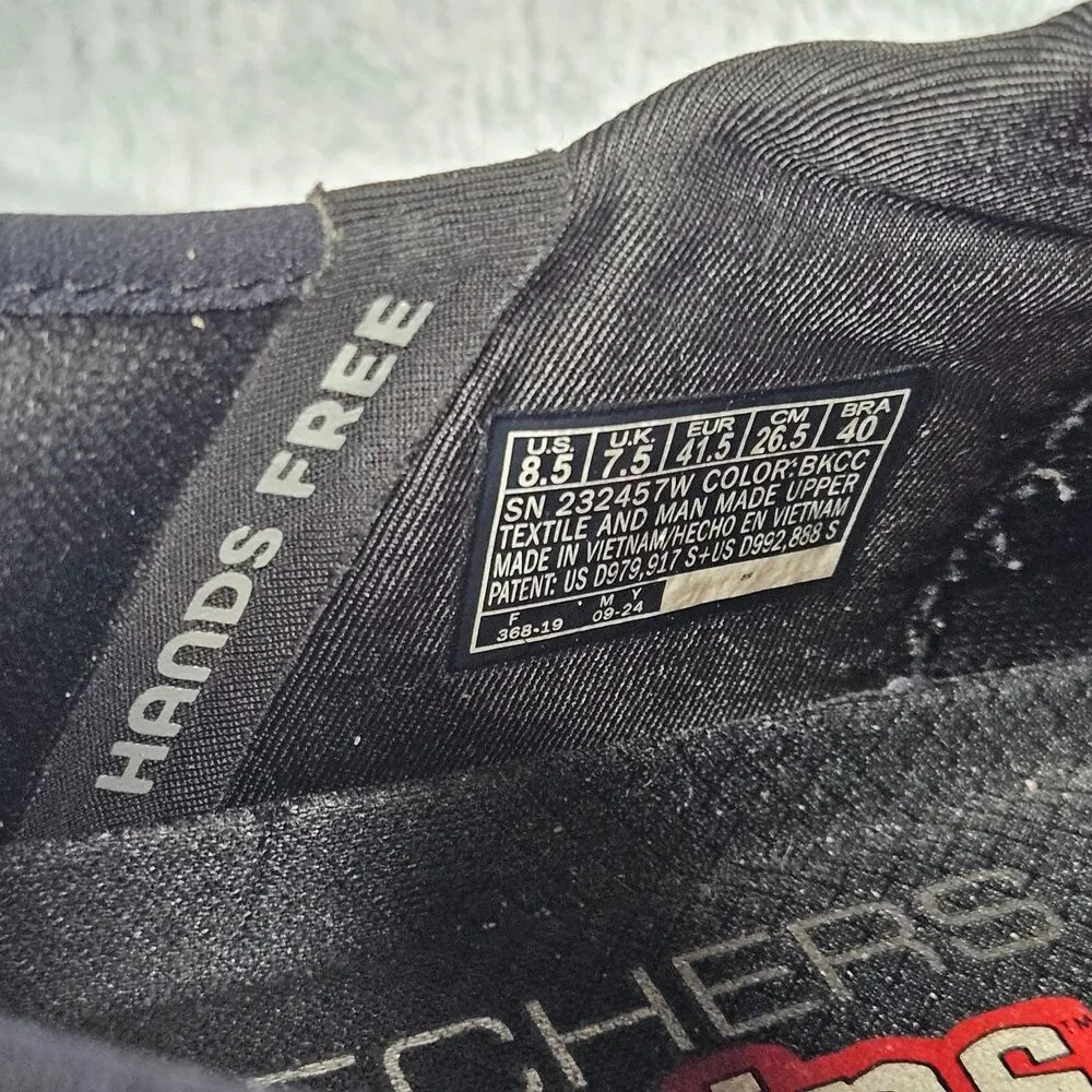 Skechers summits hands
