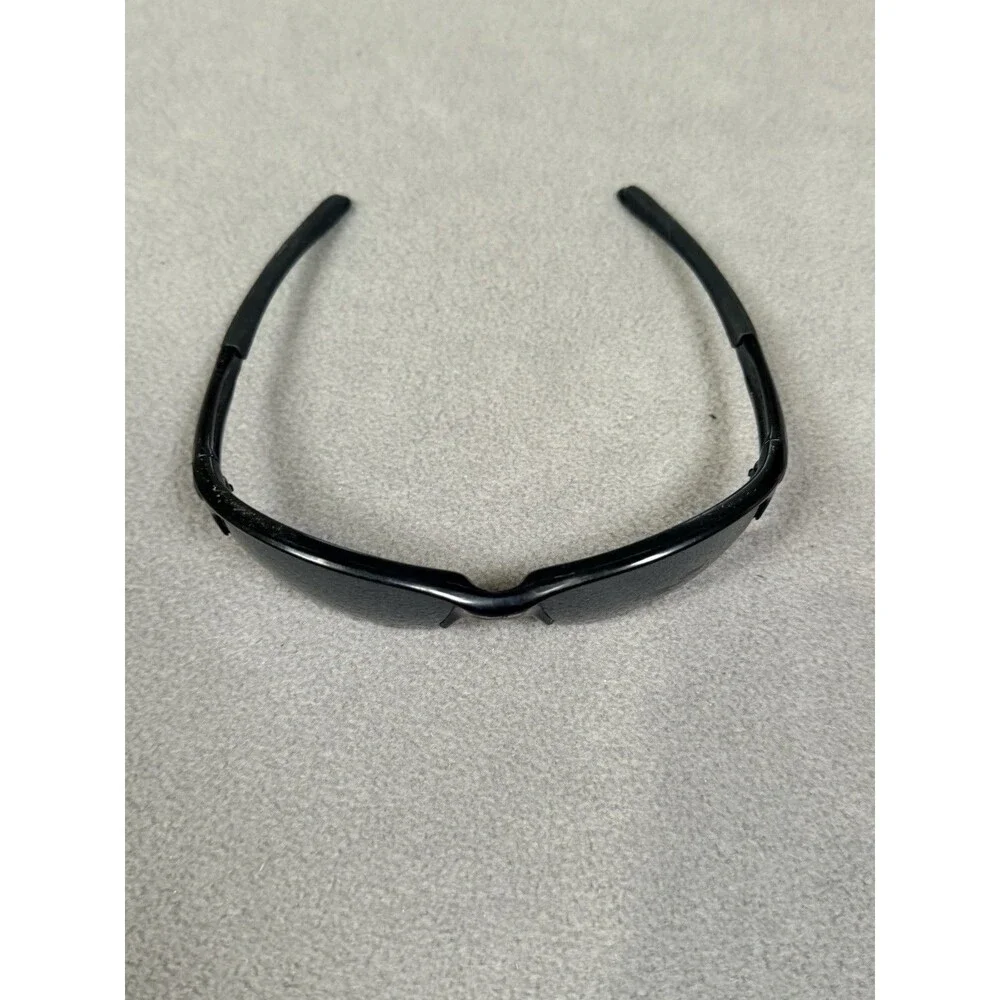Oakley youth quarter