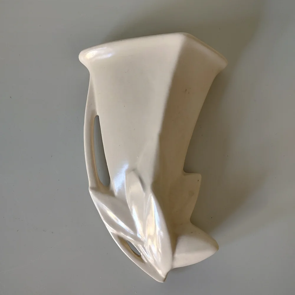 Nelson McCoy Pottery Vintage 1940s Lilybud Wall Pocket White
