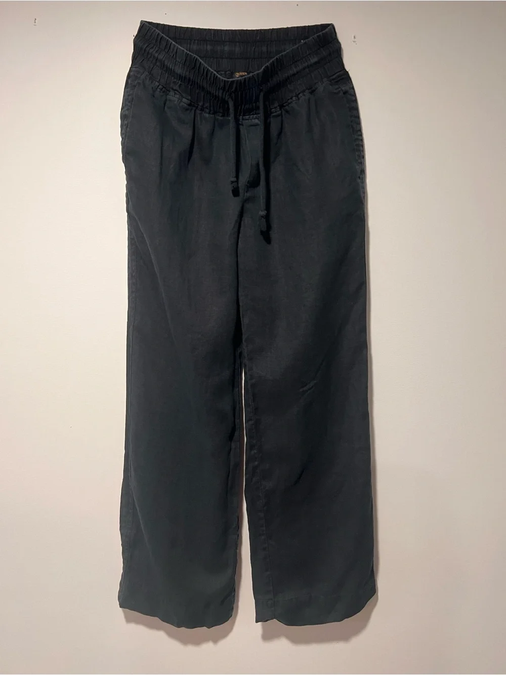 Quince comfortable black