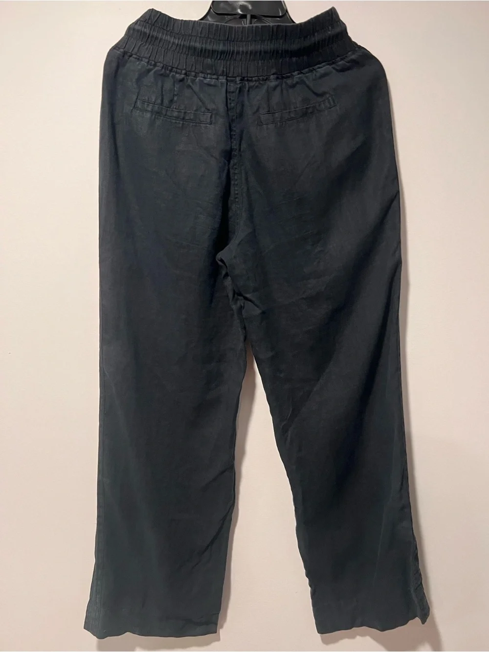 Quince comfortable black