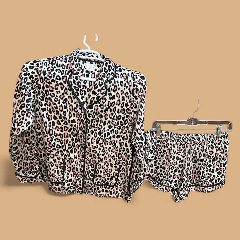 KATE SPADE 2 PIECE LEOPARD DESIGN LONG SLEEVE SHORT SET MEDIUM