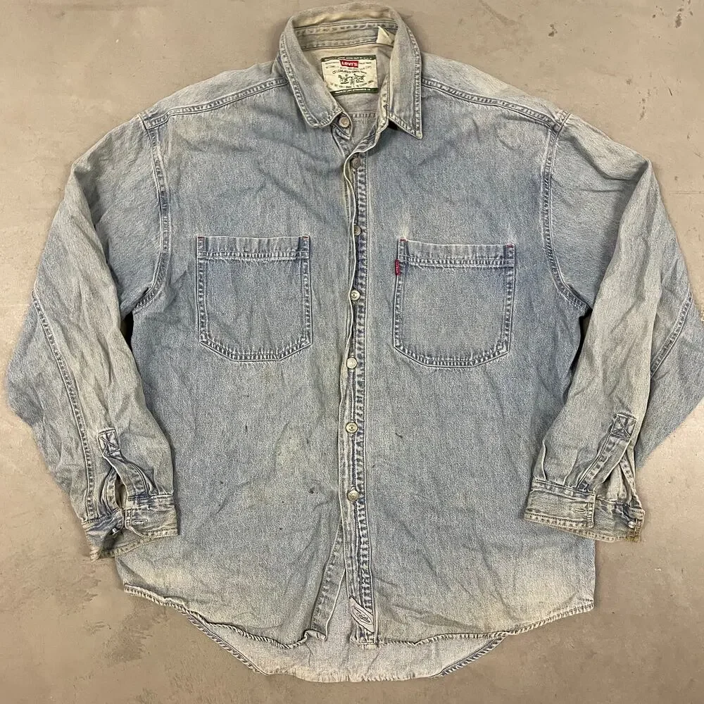 Levis 90s distressed