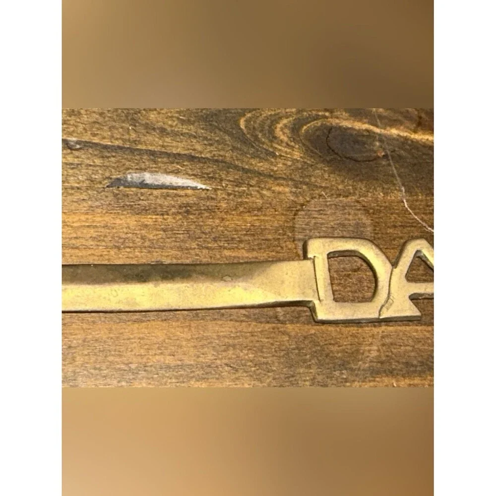 Unbranded gold tone