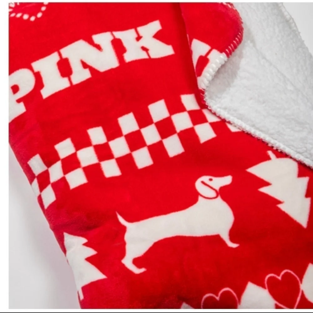 NWT Victoria's Secret PINK  Sherpa Blanket Holiday Design 50x60
