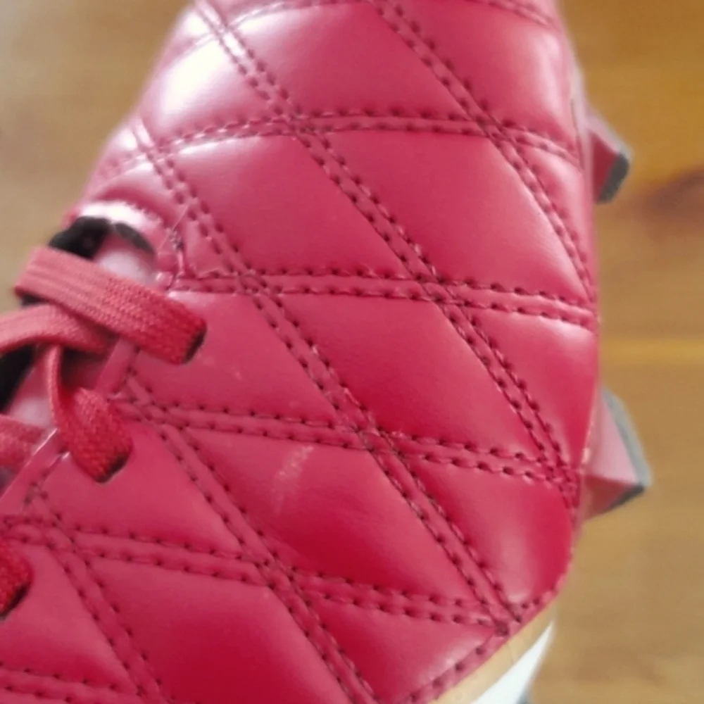 UMBRO Kid's Soccer Cleats Shoes Edison Flores Edition Peruvian Soccer Player