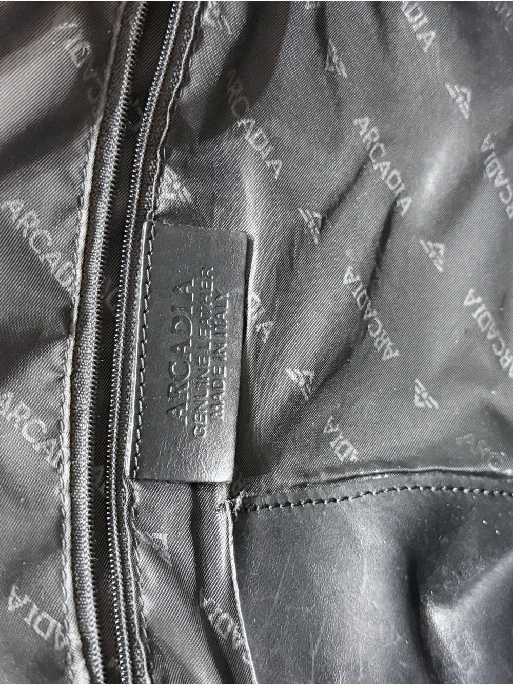 Arcadia sleek black