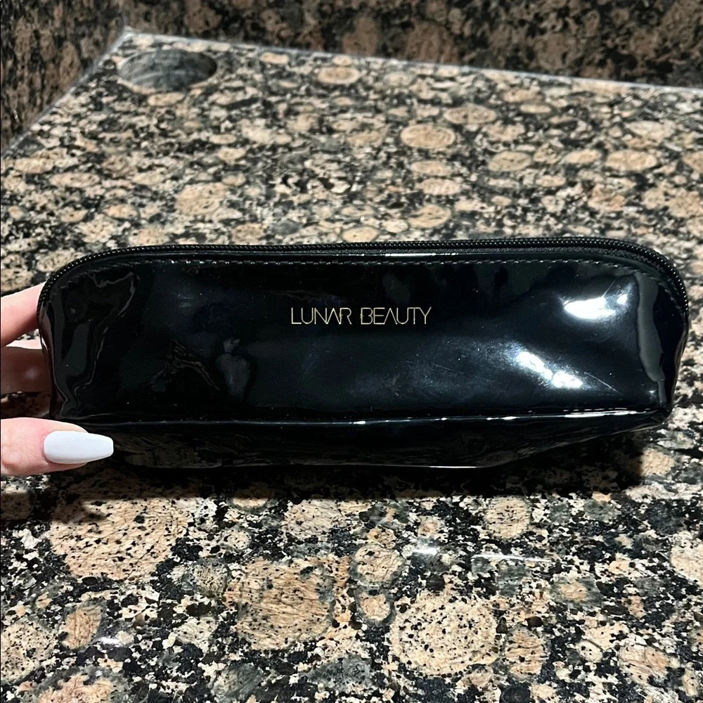 Lunar Beauty Black Cosmetic Bag