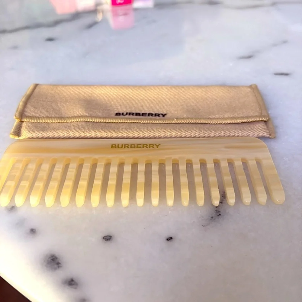 Burberry pearl comb