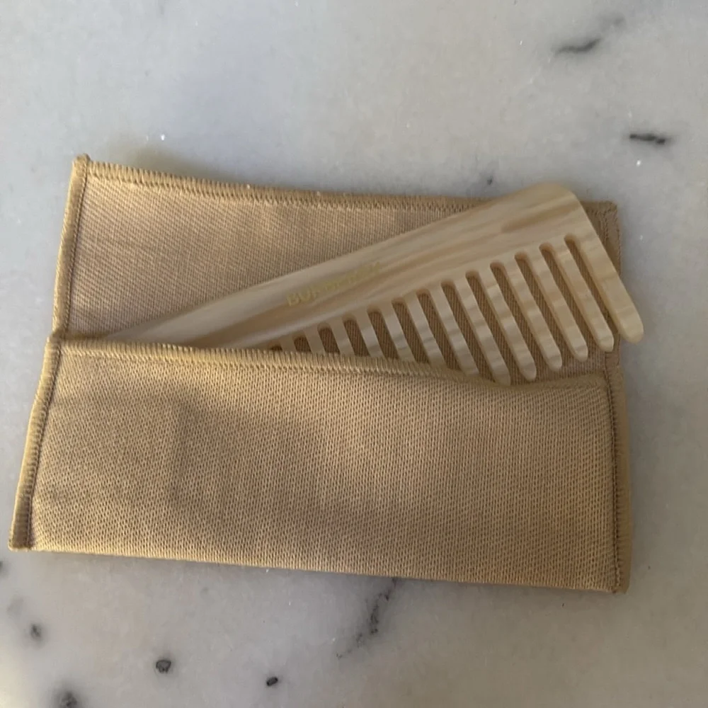 Burberry pearl comb