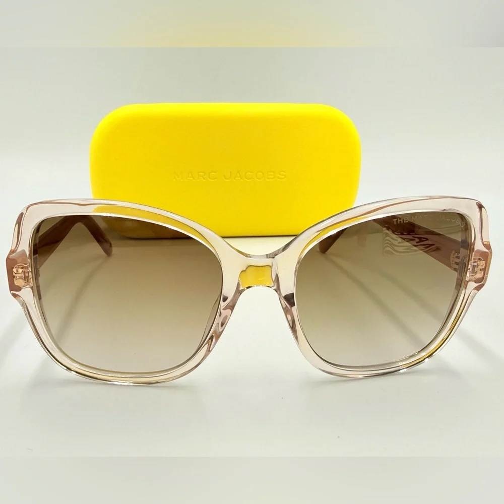 Marc Jacobs yellow 555 look