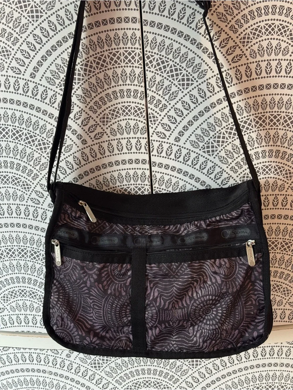 Lesportsac lightweight crossbody