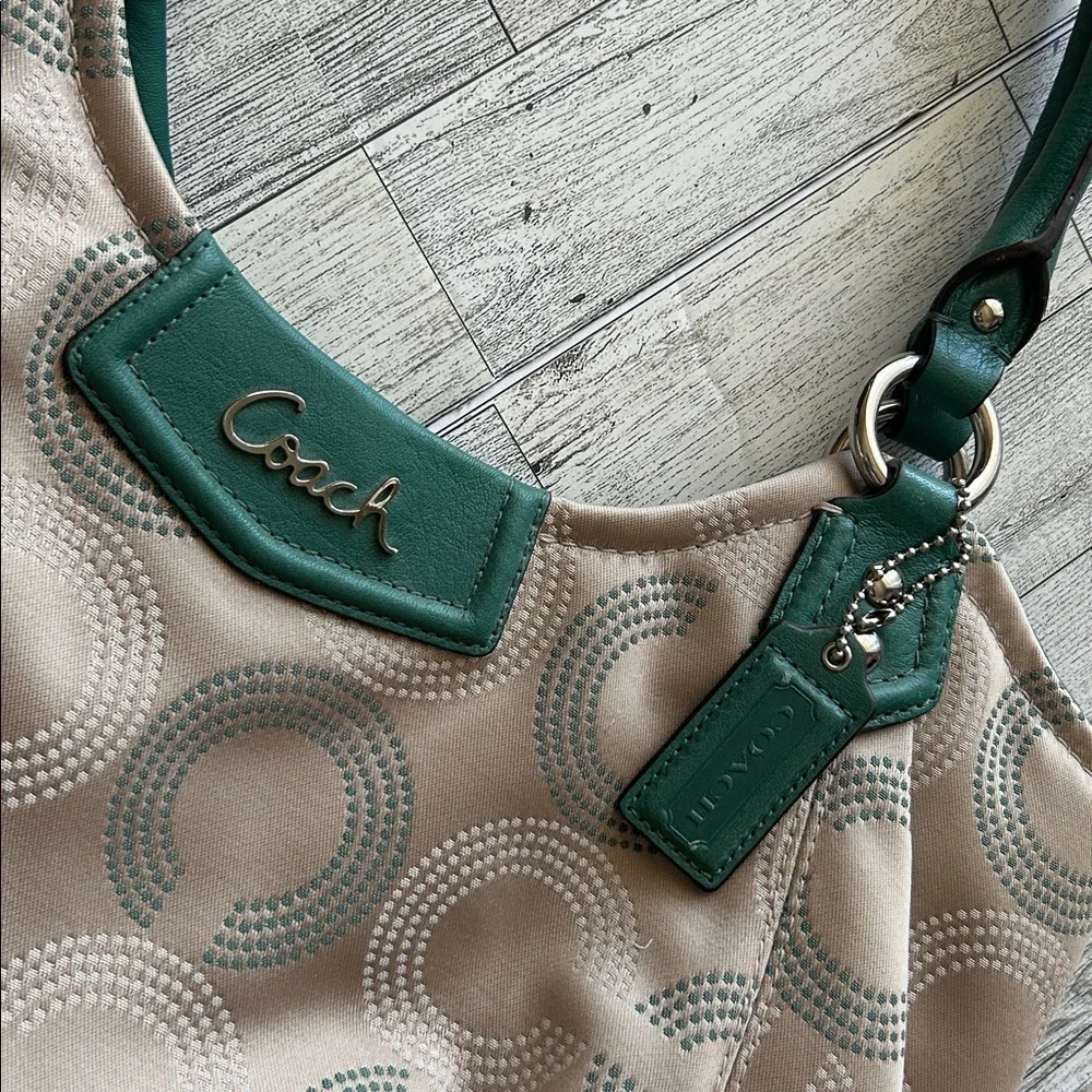 Coach elegant shoulder