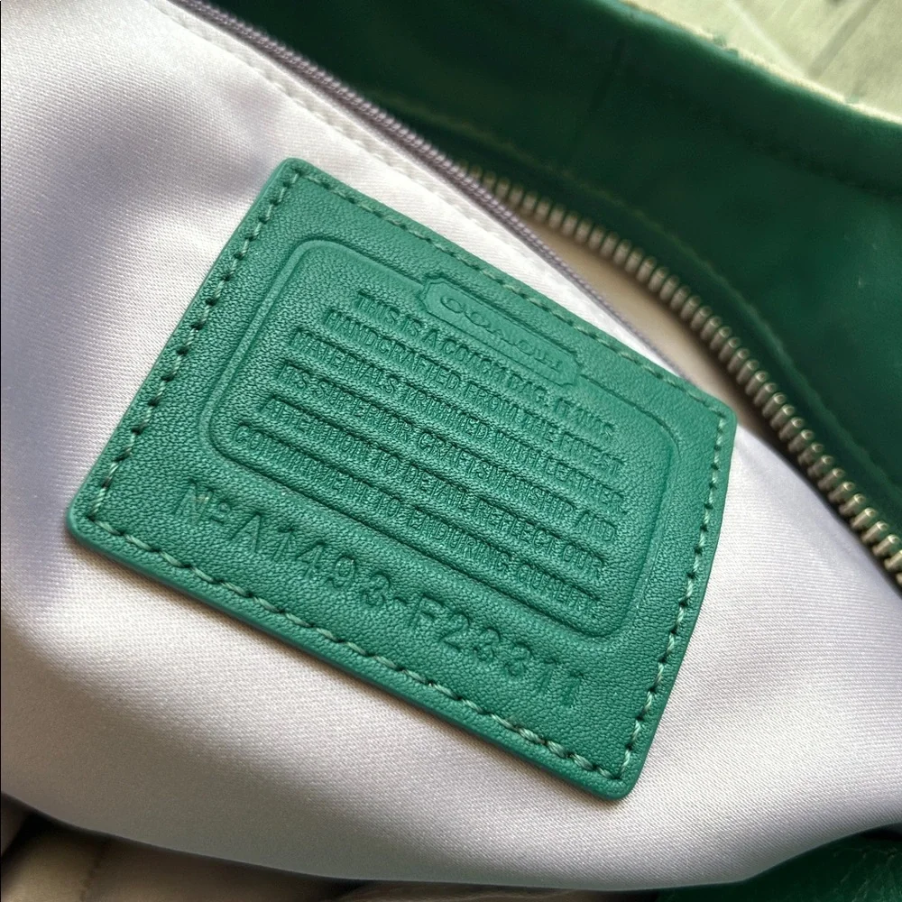 Coach elegant shoulder