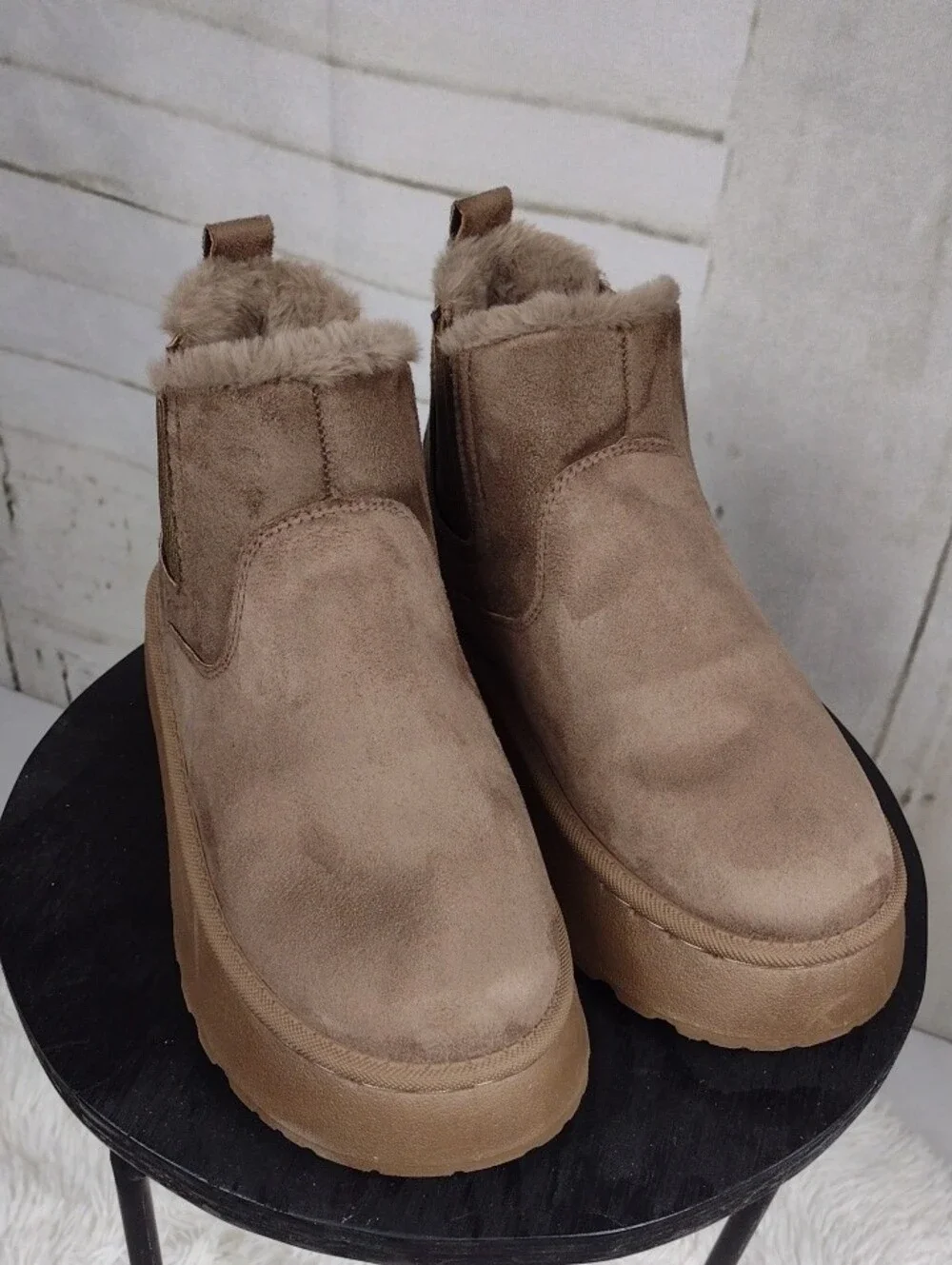 N/A faux platform