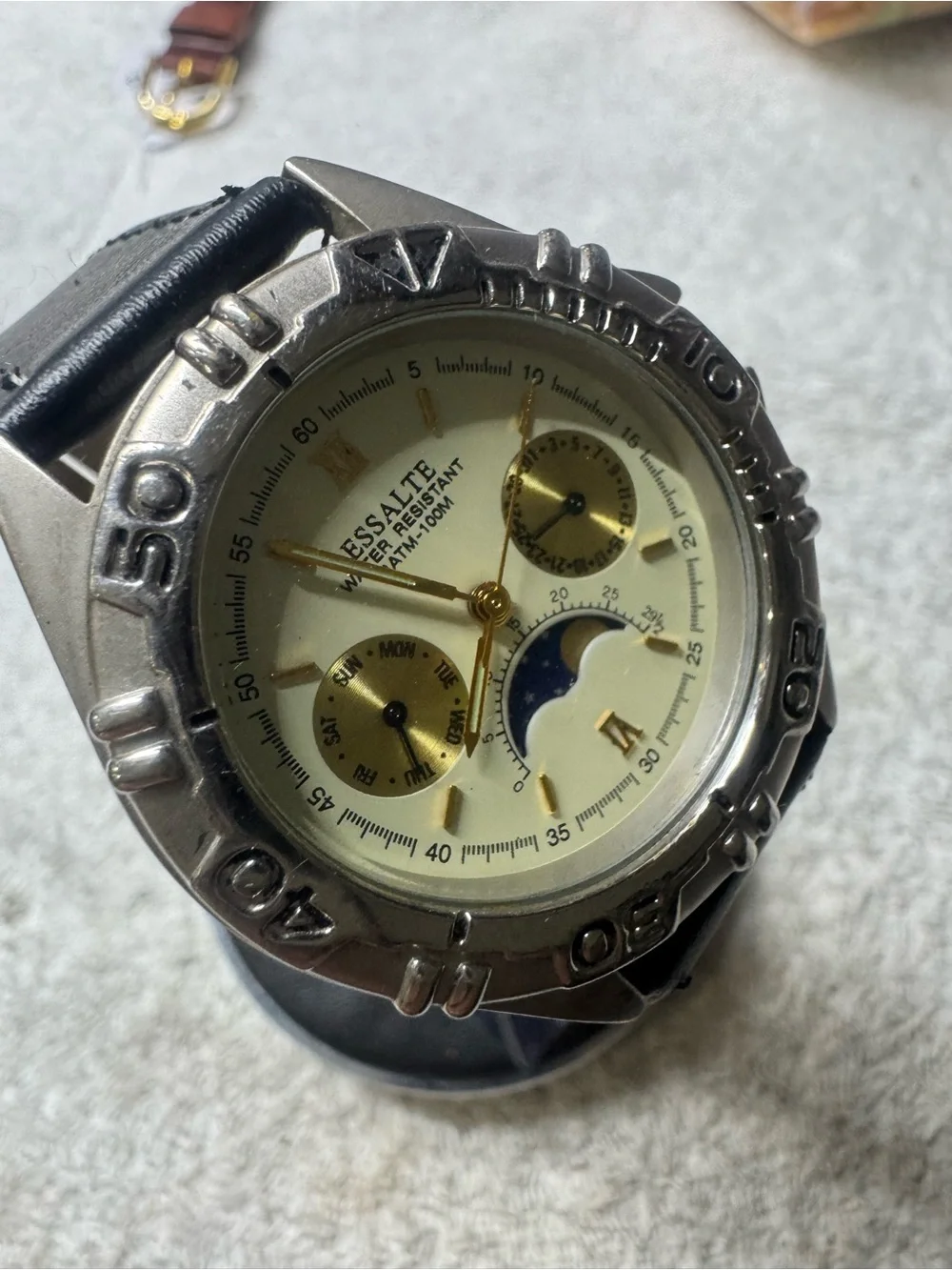 Essalte men’s wristwatch
