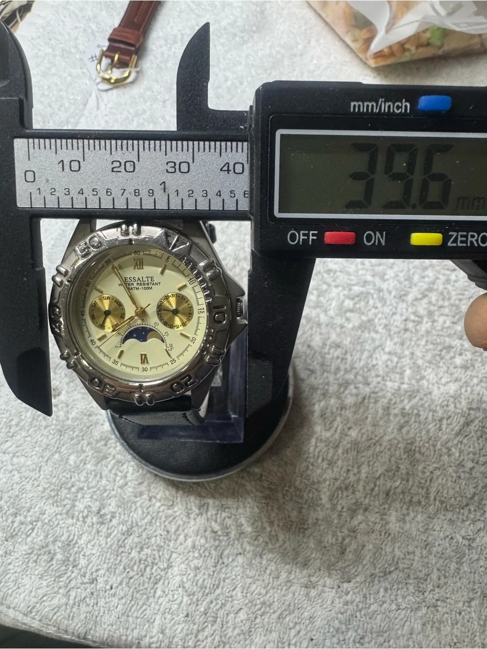 Essalte men’s wristwatch