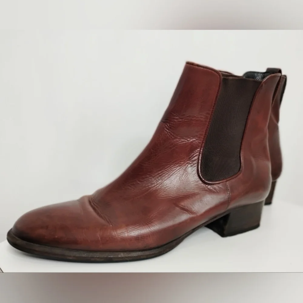 Lorenzo Banfi heel chestnut squared