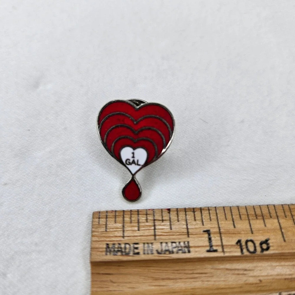 Vtg 1 Gallon Blood‎ Donor Heart Enamel Pin Red White Silver Medical Lapel Badge