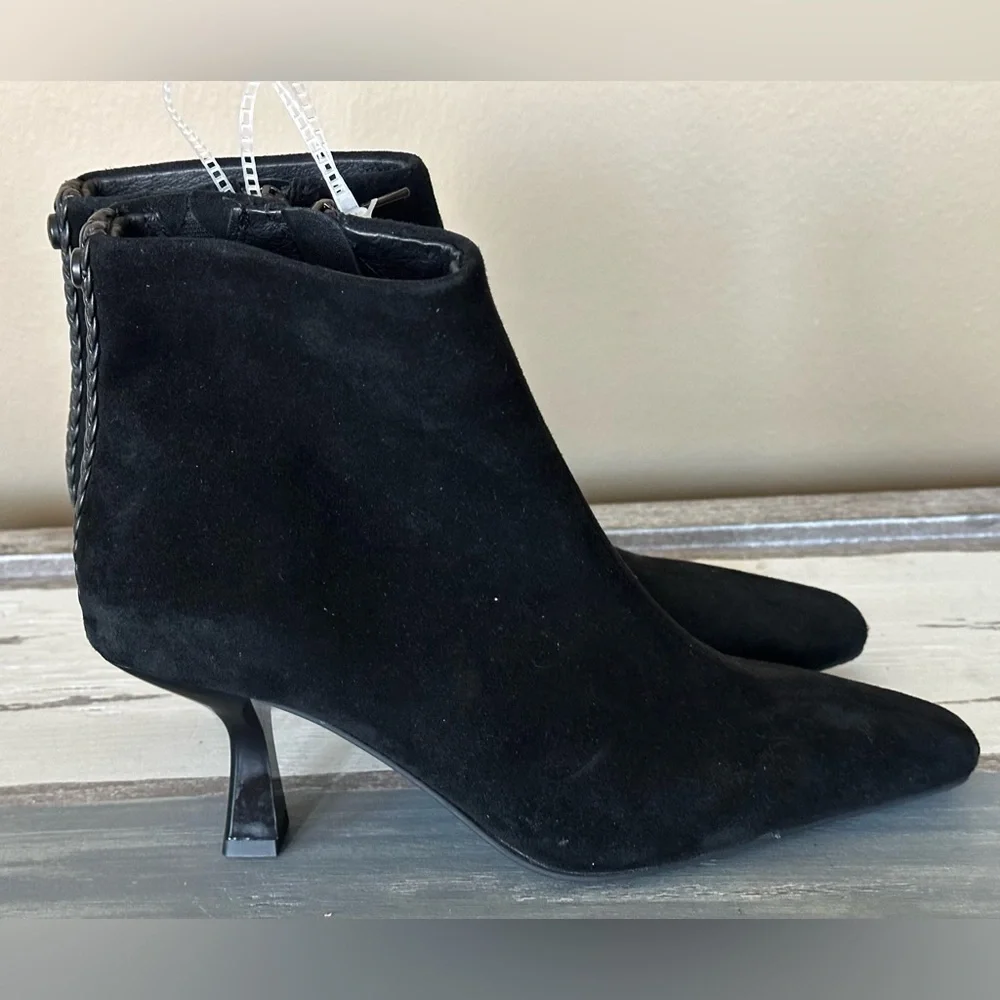 New w/ Imperfections - Donald Pliner Baltimor Suede Boots‎ - Size 6. Retail $250