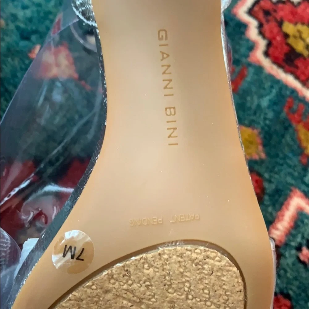 Gianni Bini elegant silver