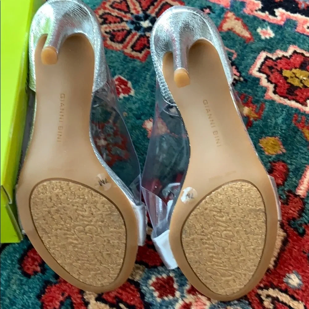 Gianni Bini elegant silver