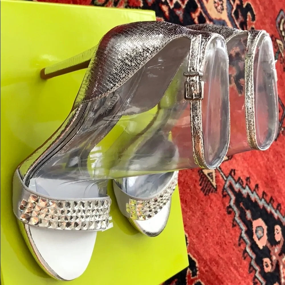 Gianni Bini elegant silver