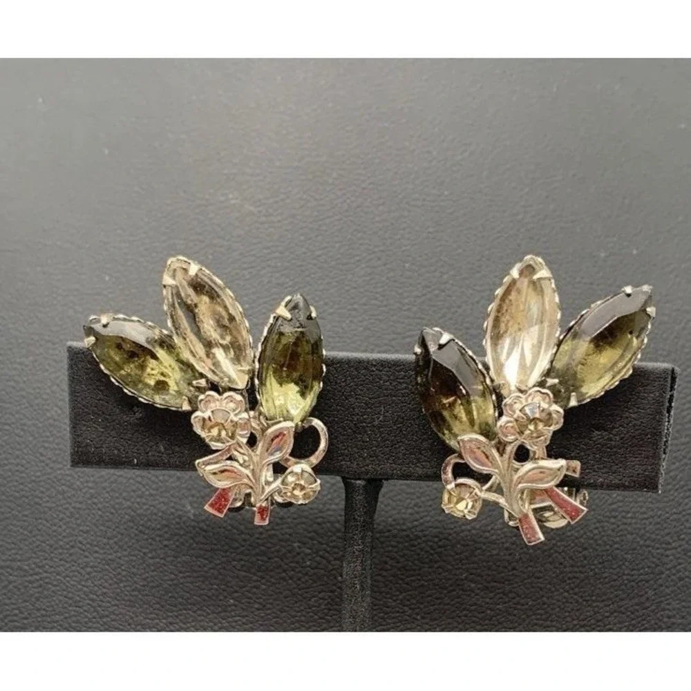 Vintage‎ Silver Tone And Green Rhinestone Rivet Flower Clip On Earrings