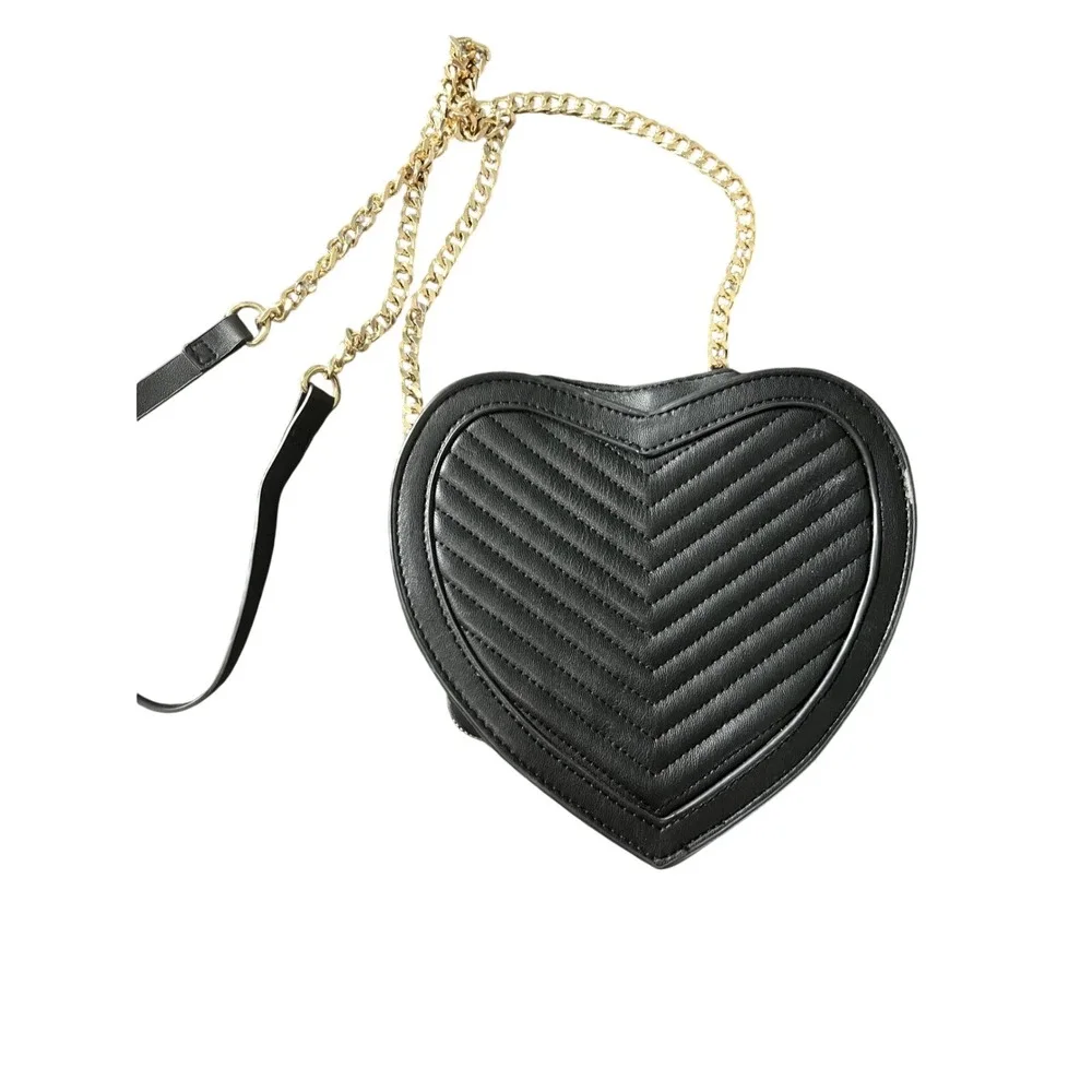 Forever 21 Crossbody Bag Womens Black Good Quilted Heart Shaped Gold Chain Strap