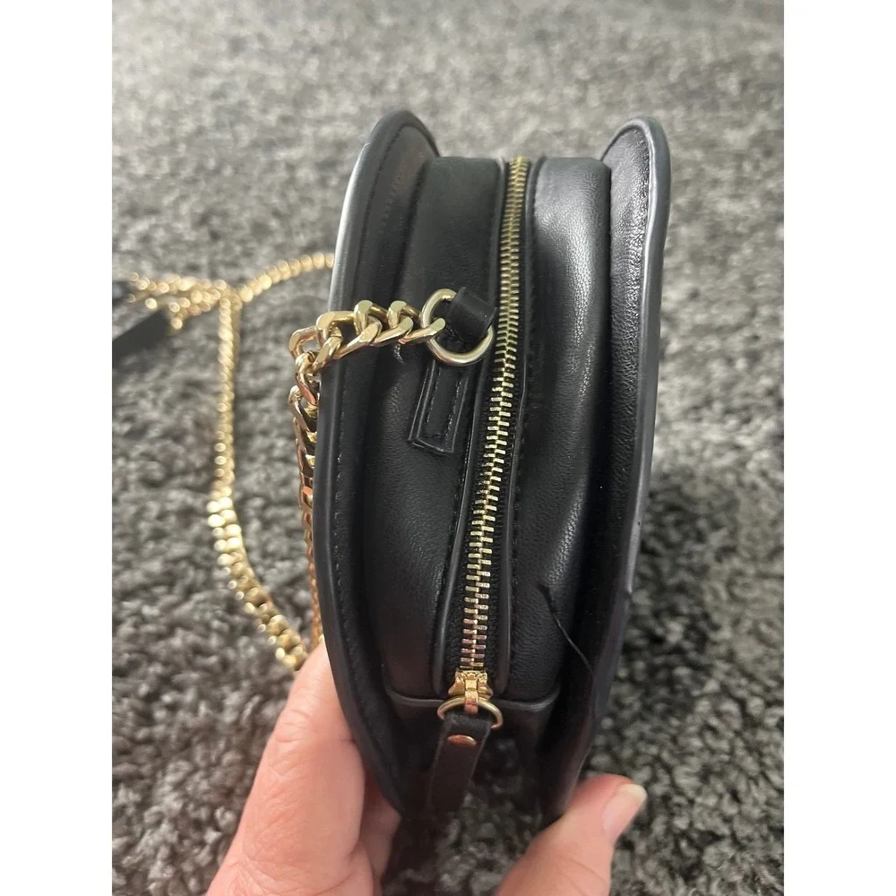 Forever 21 Crossbody Bag Womens Black Good Quilted Heart Shaped Gold Chain Strap