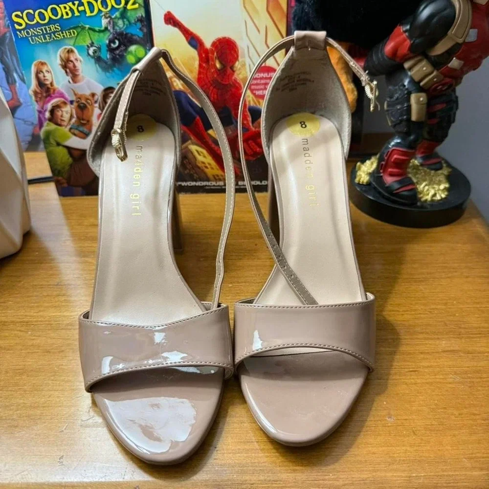 N/A cream tan