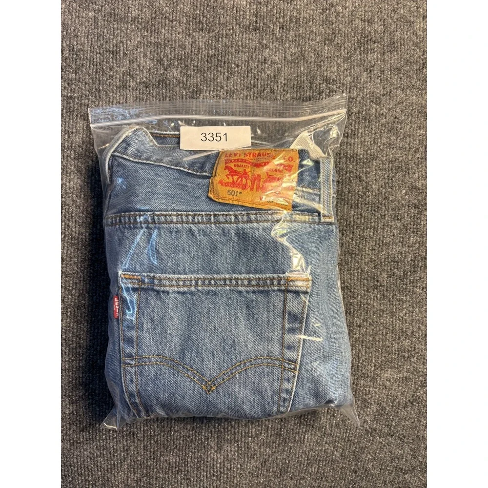 Levis fly please