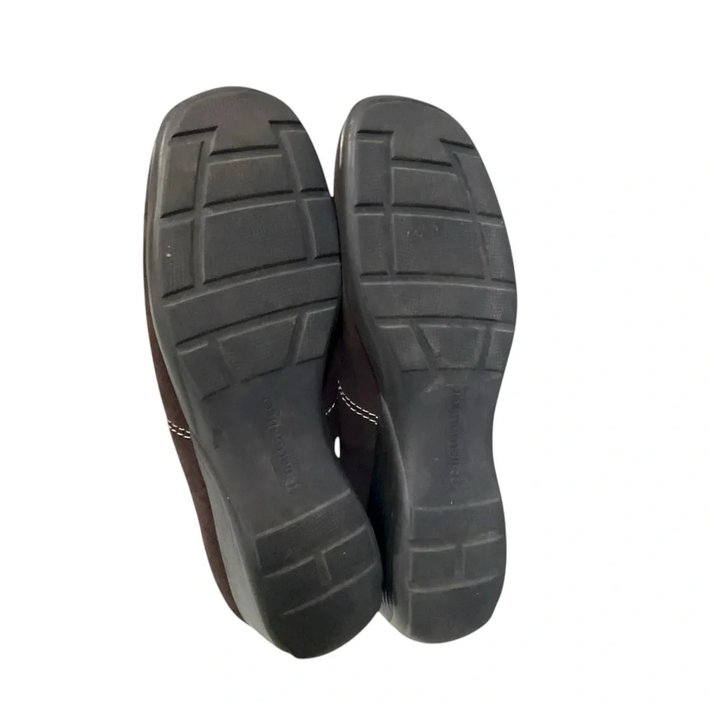 Naturalizer details new