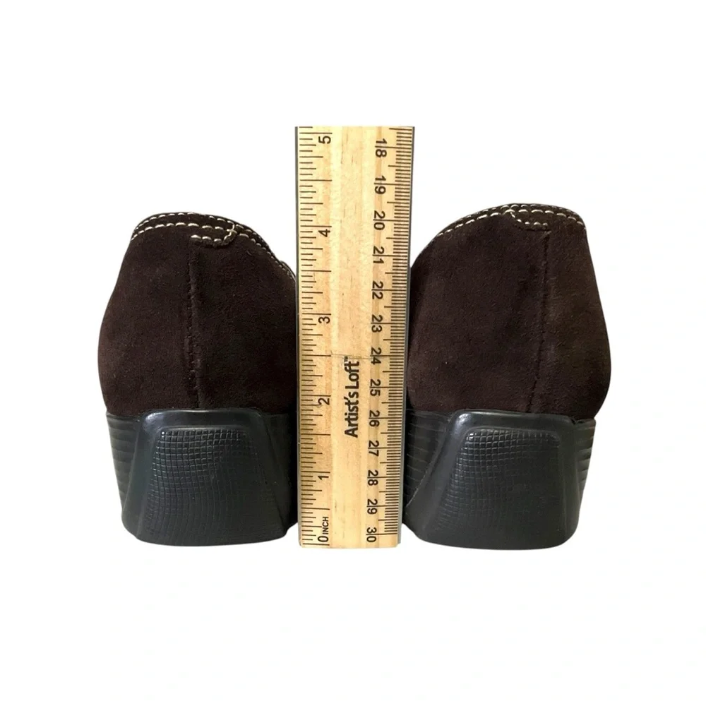 Naturalizer details new