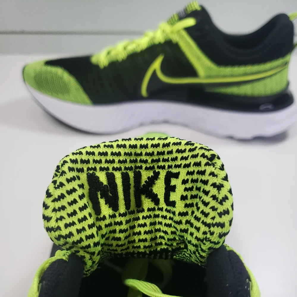 Nike day look wide