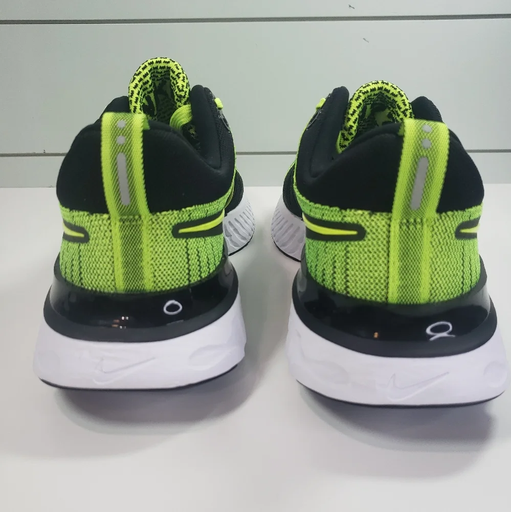 Nike cushioned flyknit