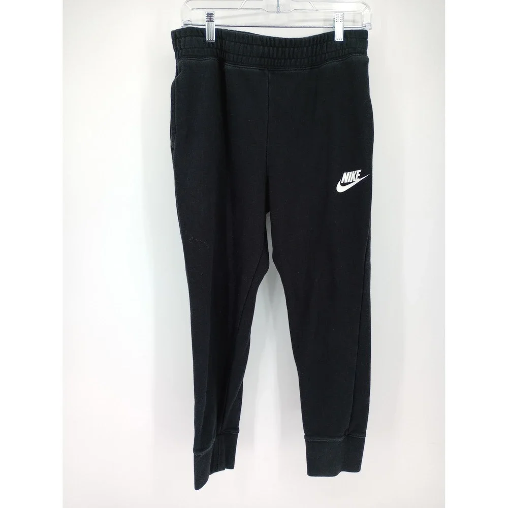 Nike sportswear club